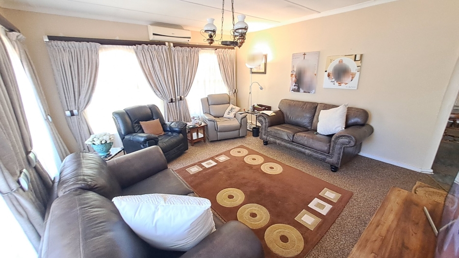 3 Bedroom Property for Sale in Langenhovenpark Free State